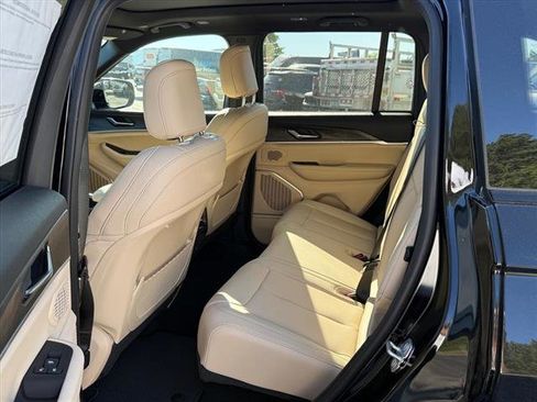 New 2026 Jeep Grand Cherokee Limited w/ Luxury Tech Group II RWD image 5