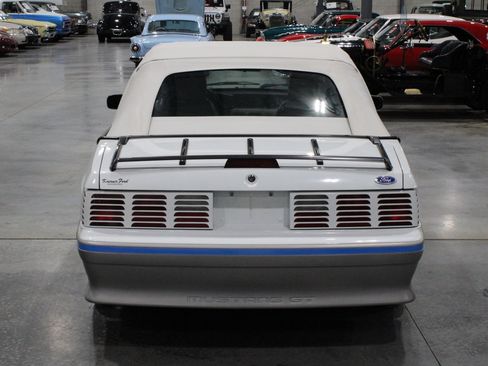 Used 1988 Ford Mustang GT RWD image 15
