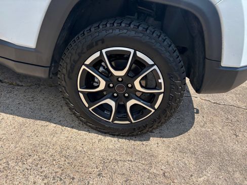 Used 2025 Jeep Compass Trailhawk AWD/4WD image 28