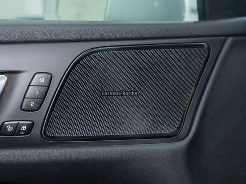 Used 2023 Volvo V60 B5 Cross Country Ultimate w/ Climate Package image 17