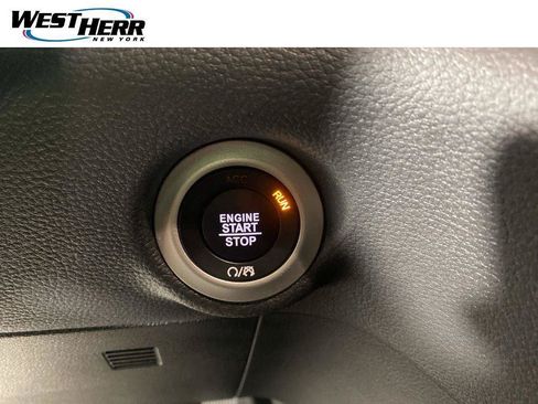 Used 2026 Chrysler Pacifica Select AWD/4WD image 8