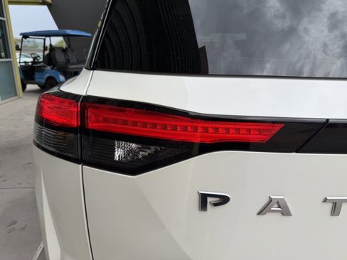 Used 2023 Nissan Pathfinder Platinum image 14