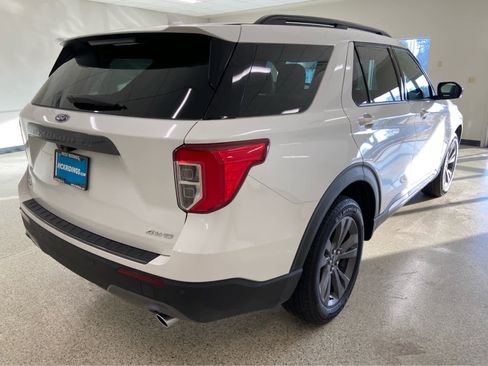Used 2023 Ford Explorer XLT w/ Equipment Group 202A image 5
