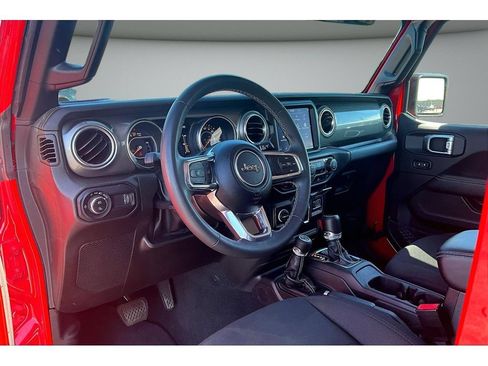 Used 2023 Jeep Gladiator Overland AWD/4WD image 16