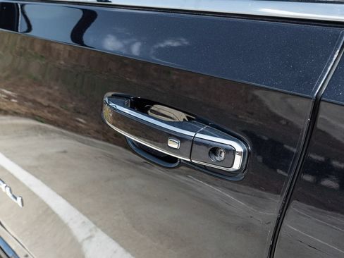 Used 2023 GMC Yukon Denali Ultimate AWD/4WD image 47