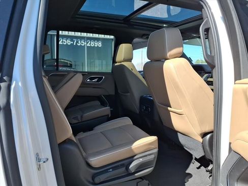 Used 2021 Chevrolet Suburban Premier w/ Premium Package image 12