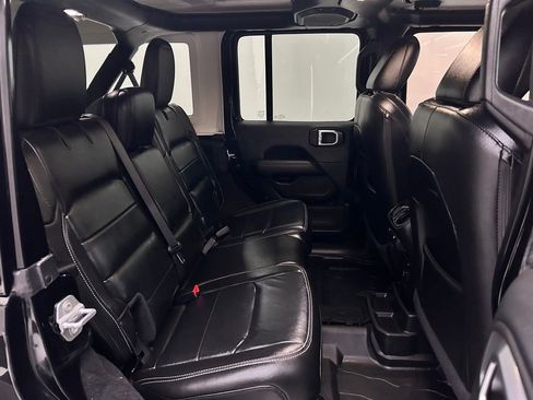 Used 2019 Jeep Wrangler Unlimited Sahara image 15