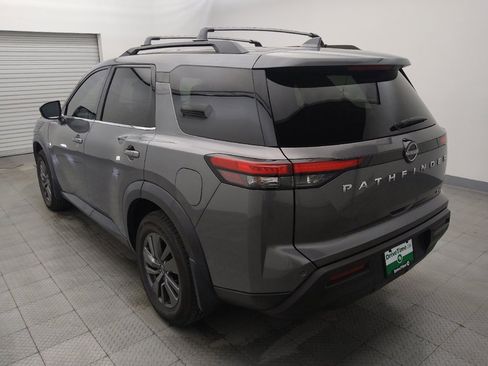 Used 2022 Nissan Pathfinder SV FWD image 5