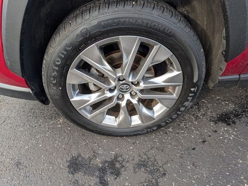 Used 2020 Toyota RAV4 XLE Premium image 17