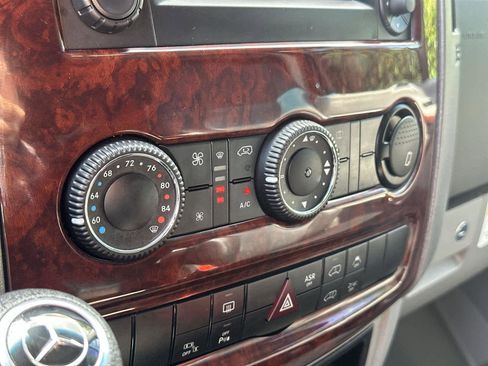 Used 2016 Mercedes-Benz Sprinter 2500 image 24