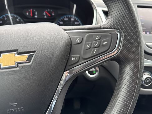 Used 2021 Chevrolet Equinox LS image 25