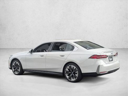 Used 2026 BMW 530i xDrive AWD/4WD image 9