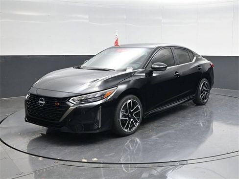 Used 2025 Nissan Sentra SR w/ SR Premium Package image 7