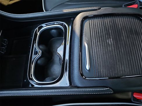 Used 2024 Chrysler Pacifica Limited w/ S Appearance Package image 24