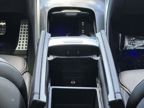 Used 2025 Mercedes-Benz GLC 300 4MATIC image 19