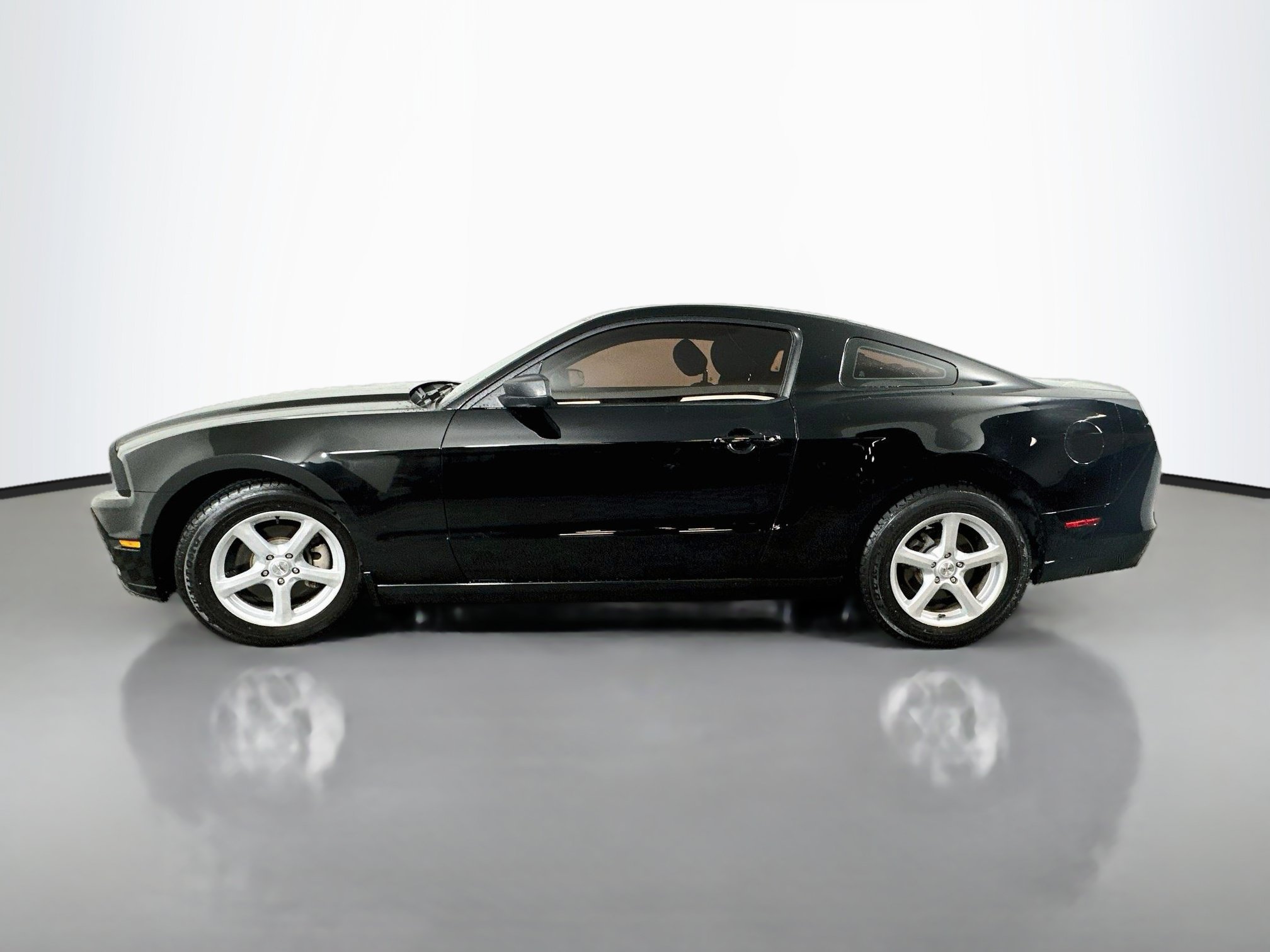Used 2013 Ford Mustang Coupe RWD image 4
