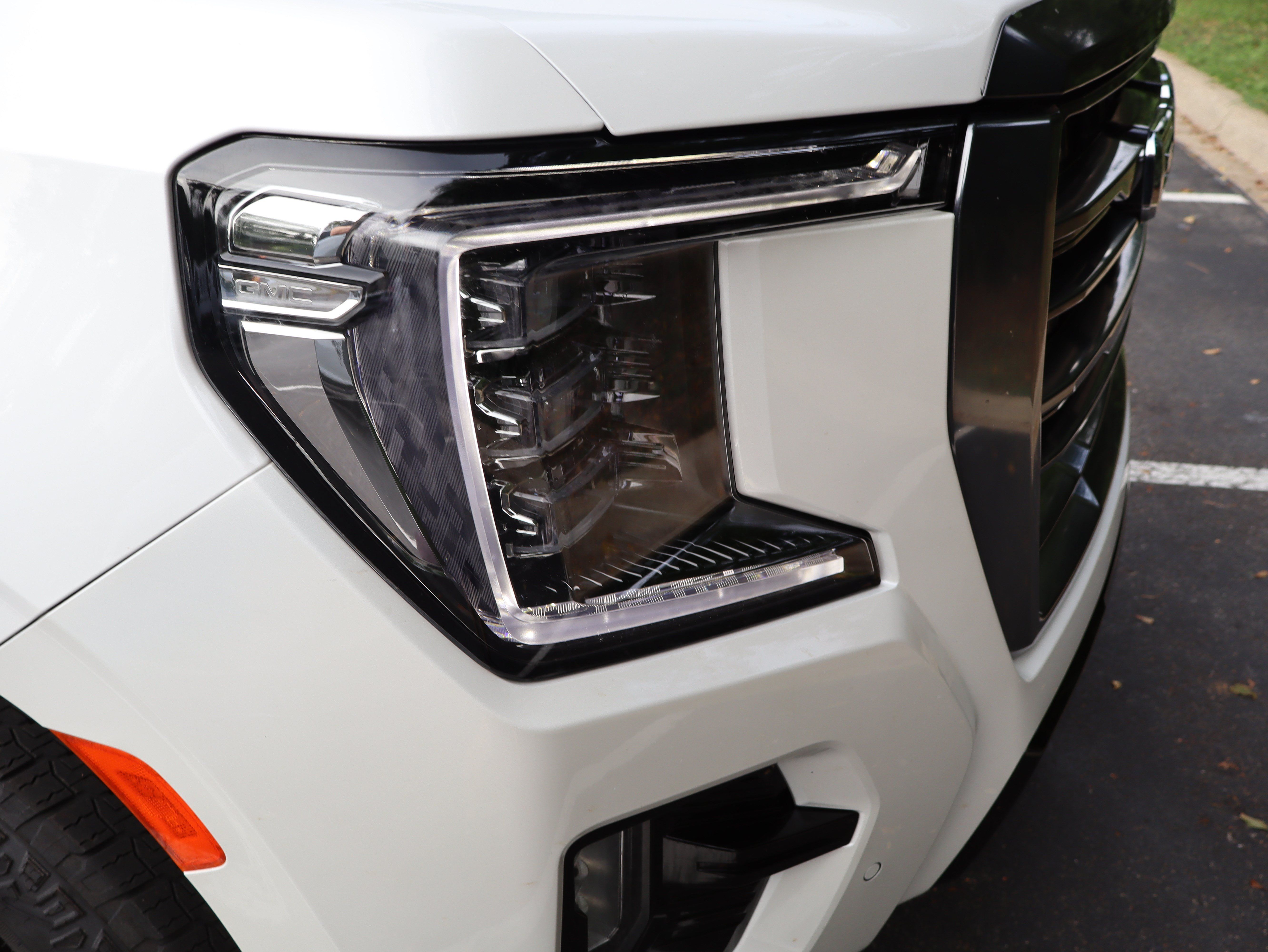 Used 2024 GMC Yukon AT4 w/ Technology Package AWD/4WD image 11