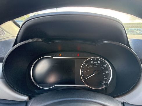 Used 2021 Nissan Versa SV image 11