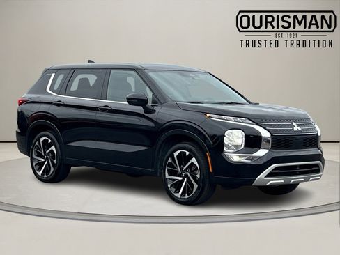 Used 2024 Mitsubishi Outlander SE image 1