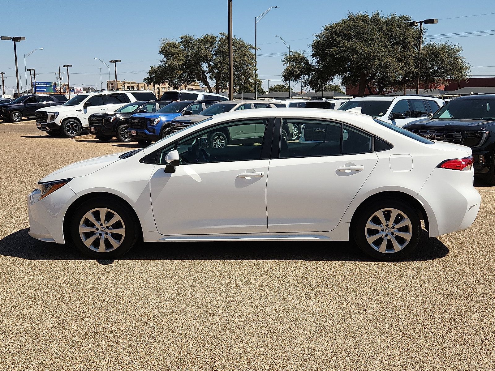 Used 2026 Toyota Corolla LE FWD image 2