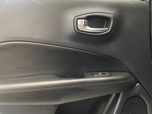 Used 2019 Jeep Compass Latitude AWD/4WD image 9