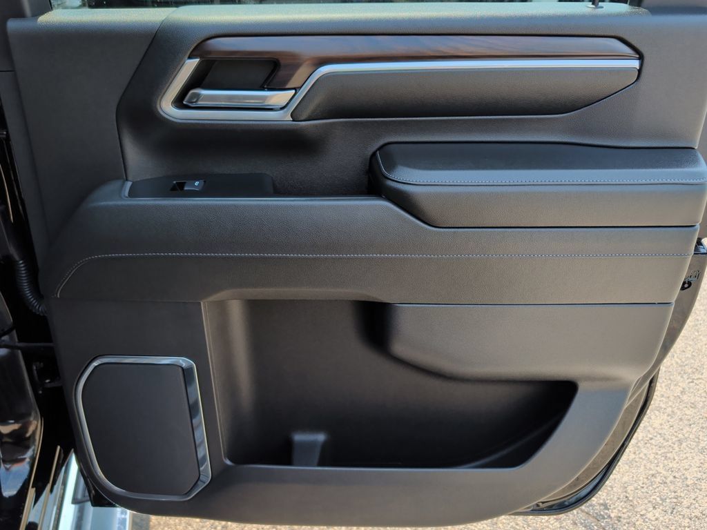 Used 2024 GMC Sierra 2500 SLT w/ SLT Premium Package AWD/4WD image 34