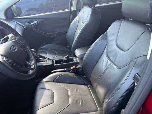 Used 2017 Ford Focus Titanium w/ Titanium Technology Package FWD image 11