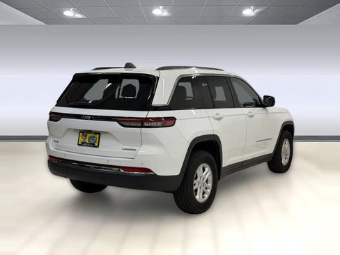 Used 2023 Jeep Grand Cherokee Laredo w/ Luxury Tech Group I AWD/4WD image 7
