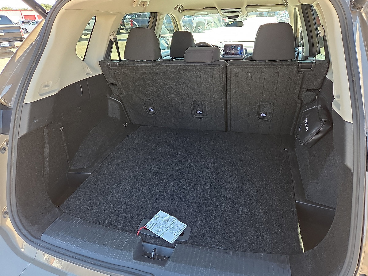 Used 2025 Nissan Rogue SV FWD image 17
