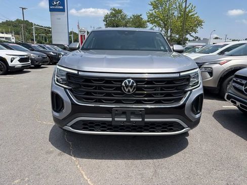 Used 2025 Volkswagen Atlas Cross Sport SE FWD image 3