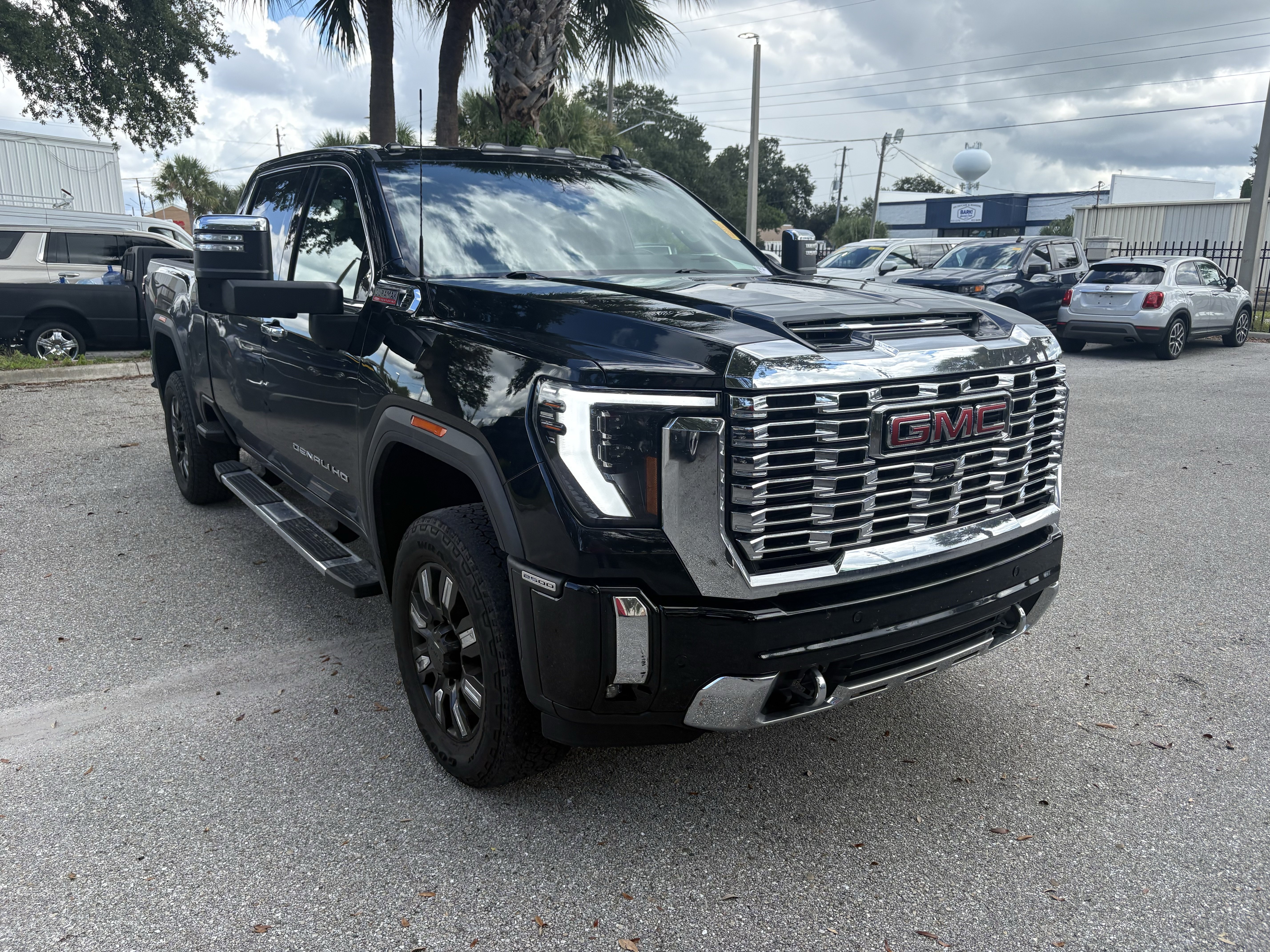 Used 2024 GMC Sierra 2500 Denali w/ Denali Reserve Package AWD/4WD image 1
