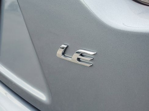 Used 2022 Toyota Corolla LE image 6