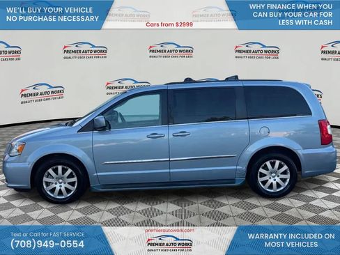 Used 2013 Chrysler Town & Country Touring FWD image 9