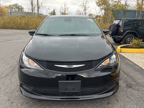 New 2026 Chrysler Voyager LX image 2