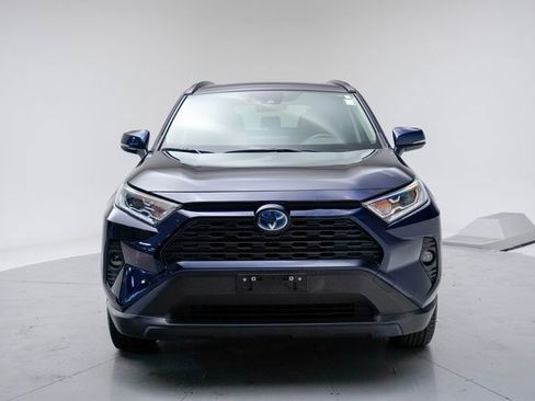 Used 2021 Toyota RAV4 XLE Premium image 8