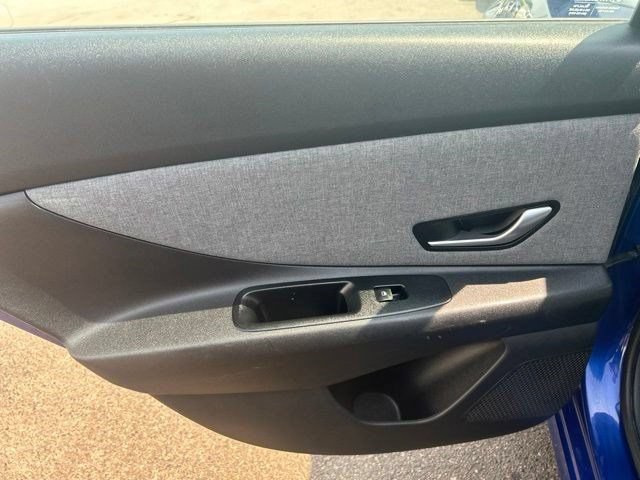 Used 2023 Hyundai Elantra Limited FWD image 31