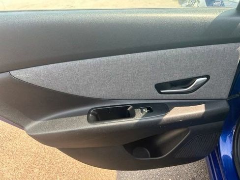 Used 2023 Hyundai Elantra Limited FWD image 31