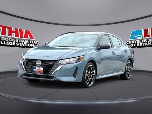Used 2025 Nissan Sentra SR FWD image 1
