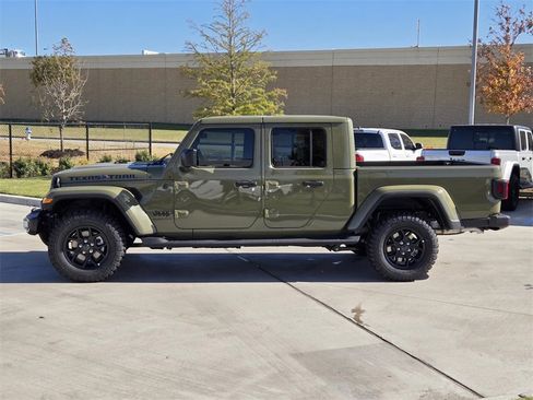 New 2025 Jeep Gladiator Sport image 2