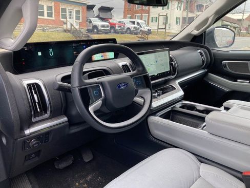 Used 2025 Ford Expedition Max Platinum w/ Platinum Ultimate Package image 7