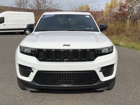 Used 2023 Jeep Grand Cherokee Altitude image 27