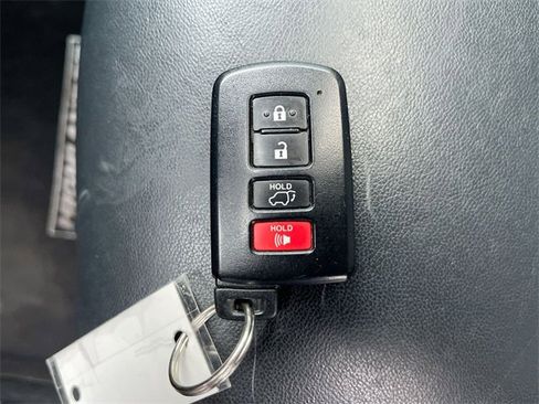 Used 2018 Toyota Highlander XLE image 34