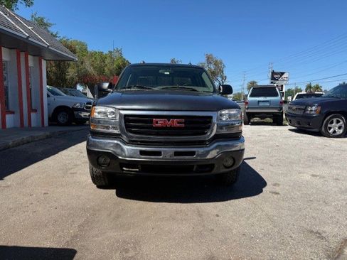 Used 2005 GMC Sierra 2500 SLT image 2