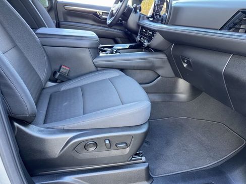 Used 2025 Chevrolet Suburban LS image 18