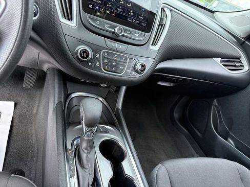 Used 2025 Chevrolet Malibu LT FWD image 21