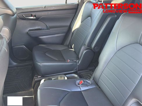 Used 2023 Toyota Highlander XLE FWD image 18