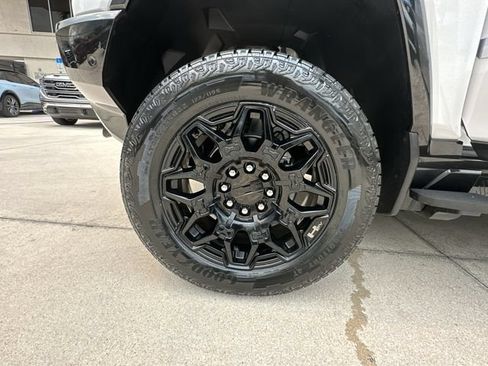 Certified 2025 GMC Hummer EV 2X AWD/4WD image 2