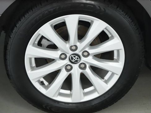 Used 2020 Toyota Camry LE FWD image 12