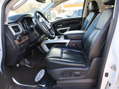 Used 2017 Nissan Titan SL image 20