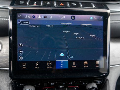Used 2023 Jeep Grand Cherokee Limited w/ Luxury Tech Group II AWD/4WD image 18